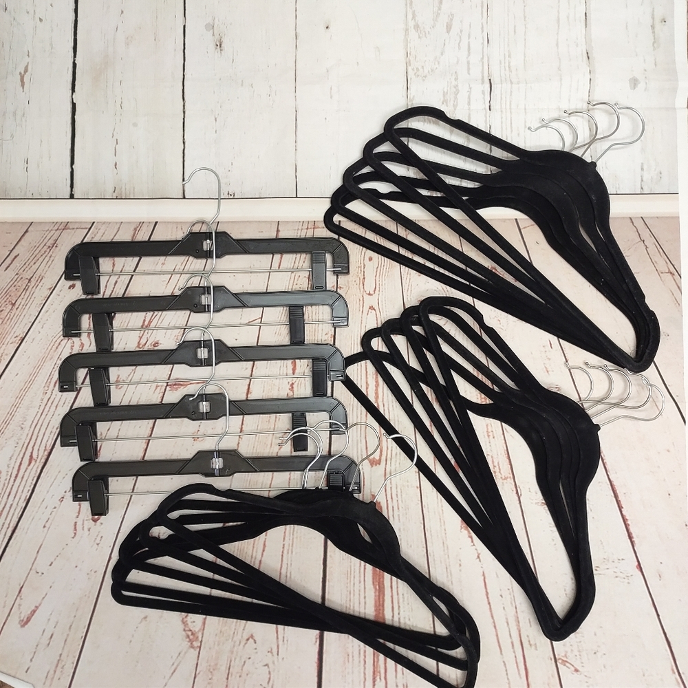 15 Felt Multi Use Hangers and 5 Sturdy Plastic Skirt Hangers with Sliding Clips